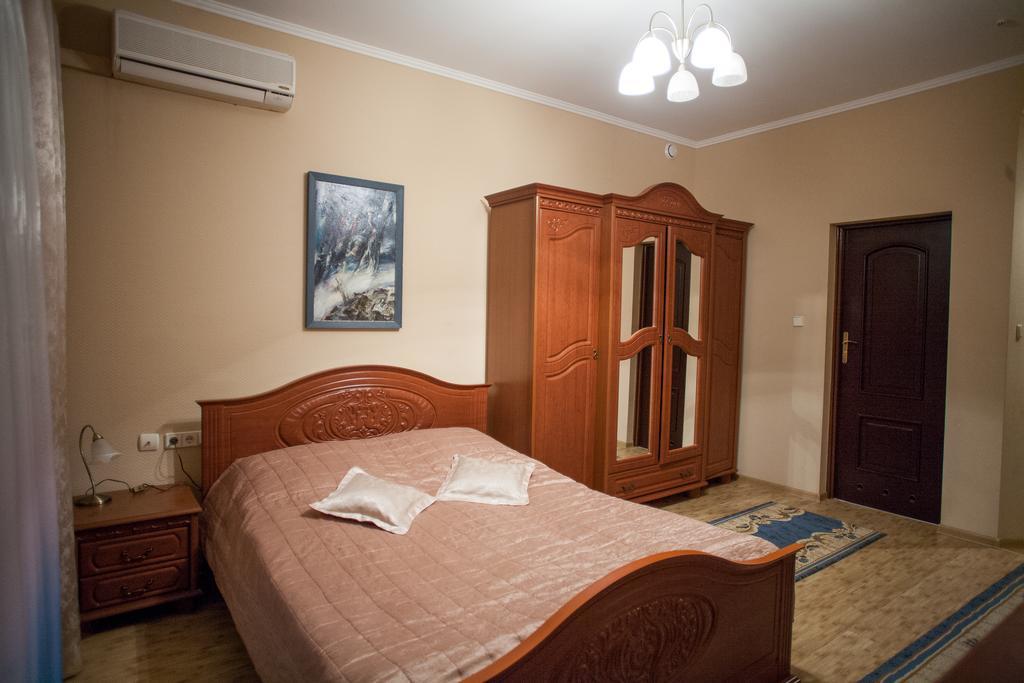 V&P Hotel & Restaurant Chust Zewnętrze zdjęcie