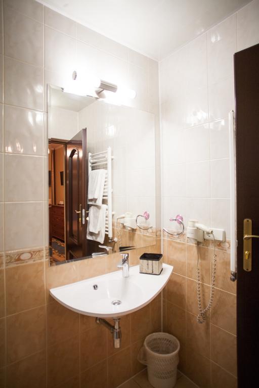 V&P Hotel & Restaurant Chust Zewnętrze zdjęcie