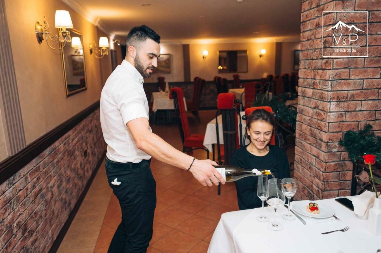 V&P Hotel & Restaurant Chust Zewnętrze zdjęcie