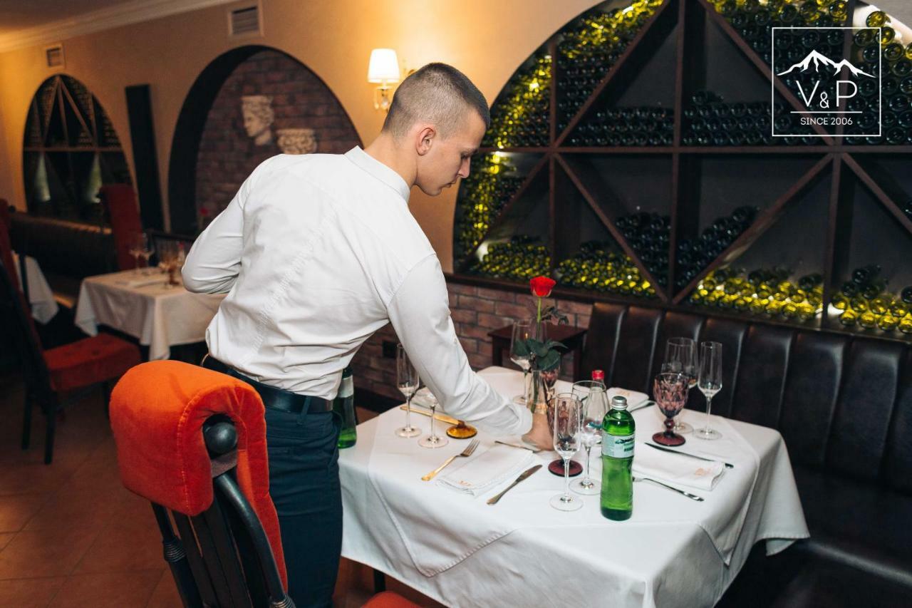 V&P Hotel & Restaurant Chust Zewnętrze zdjęcie